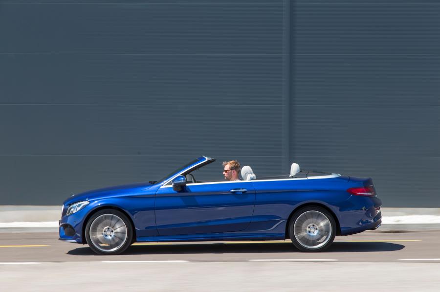  Mercedes-Benz C400 4Matic Cabriolet AMG Line 2016 года  (фото 28 из 30)